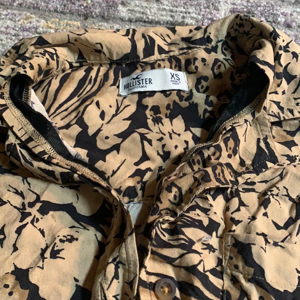 Hollister XS Cropped Hawaiian Style Button Down